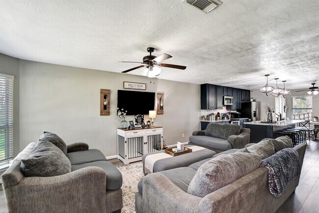 25401 Hunting Trail in Magnolia, TX - Building Photo - Building Photo