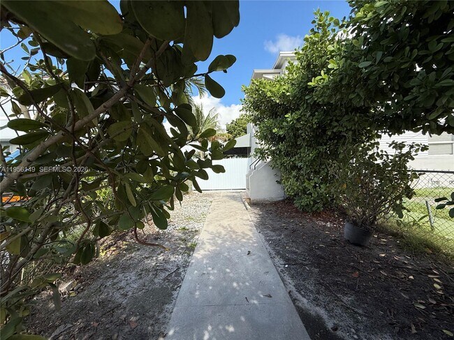 2311 NW 15th St in Miami, FL - Building Photo - Building Photo