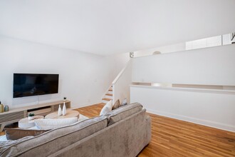 123 E 54th St in New York, NY - Building Photo - Building Photo