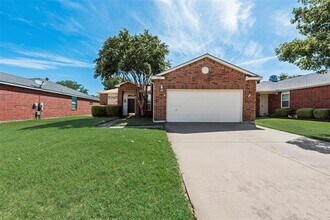 1121 Wabash Ct in Saginaw, TX - Building Photo - Building Photo