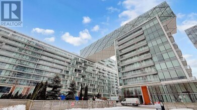 39 Queens Quay E in Toronto, ON - Building Photo - Building Photo