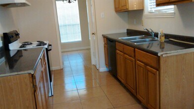 11034 Sagevalley Dr in Houston, TX - Building Photo - Building Photo