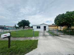 18742 SW 113th Ave in Miami, FL - Building Photo - Building Photo
