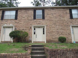 1305 Foxborough Dr in Pensacola, FL - Building Photo