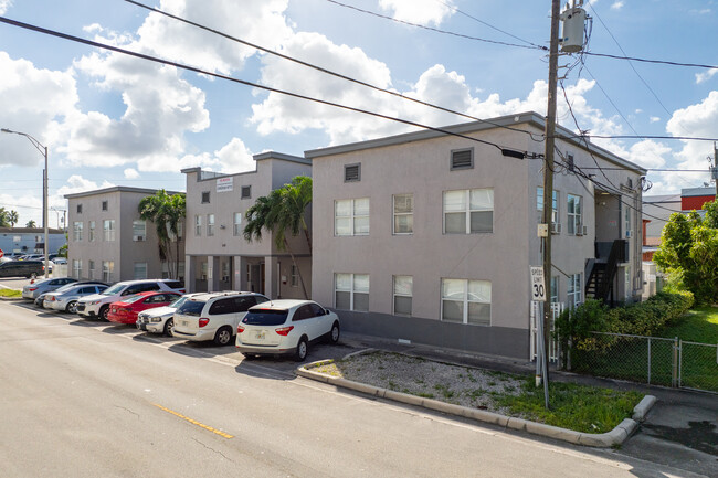 Cabana in Hialeah, FL - Foto de edificio - Building Photo