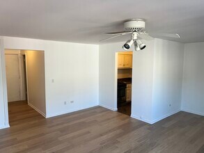 401 W Webster Ave, Unit 304 in Chicago, IL - Building Photo - Building Photo