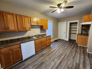 2330 Grand Ave in Davenport, IA - Building Photo - Building Photo