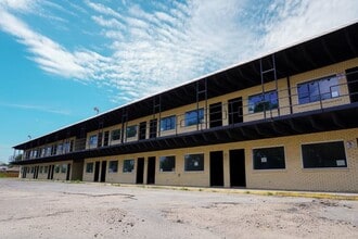 1408 Buffalo Jones Ave in Garden City, KS - Foto de edificio - Building Photo