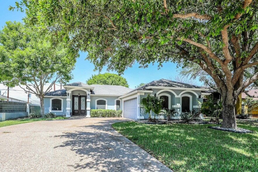 406 Northstar Dr in Laredo, TX - Building Photo