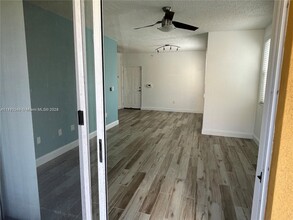 2301 W Preserve Way, Unit 201 in Miramar, FL - Foto de edificio - Building Photo