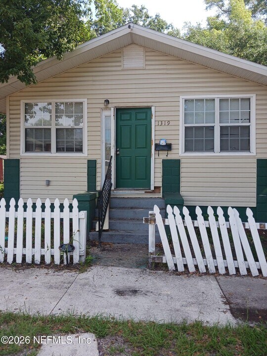 1319 Steele St in Jacksonville, FL - Building Photo