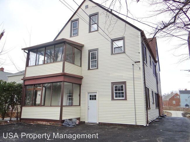 3634 Glencairn Rd in Shaker Heights, OH - Building Photo - Building Photo