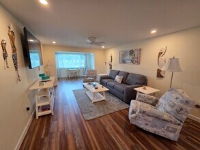 5111 SE Miles Grant Rd in Stuart, FL - Building Photo - Building Photo