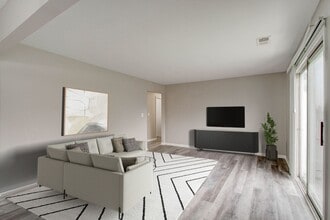 The Lenox Apartment Homes in Indianapolis, IN - Building Photo - Building Photo