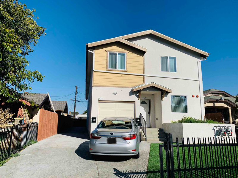 4422 S Wilton Pl in Los Angeles, CA - Building Photo