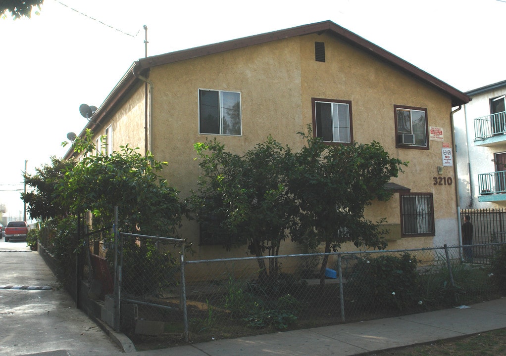 3210 Chapman St in Los Angeles, CA - Building Photo