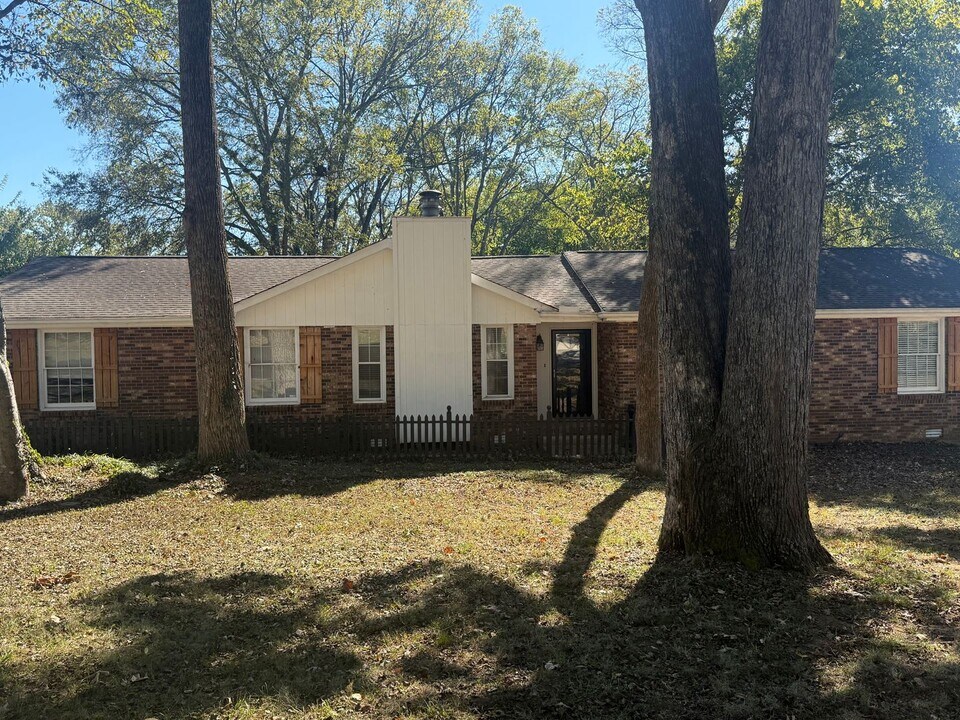 126 Edgewood Dr in Hendersonville, TN - Building Photo