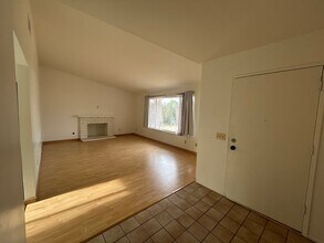 25861 Amapolas St in Loma Linda, CA - Building Photo - Building Photo