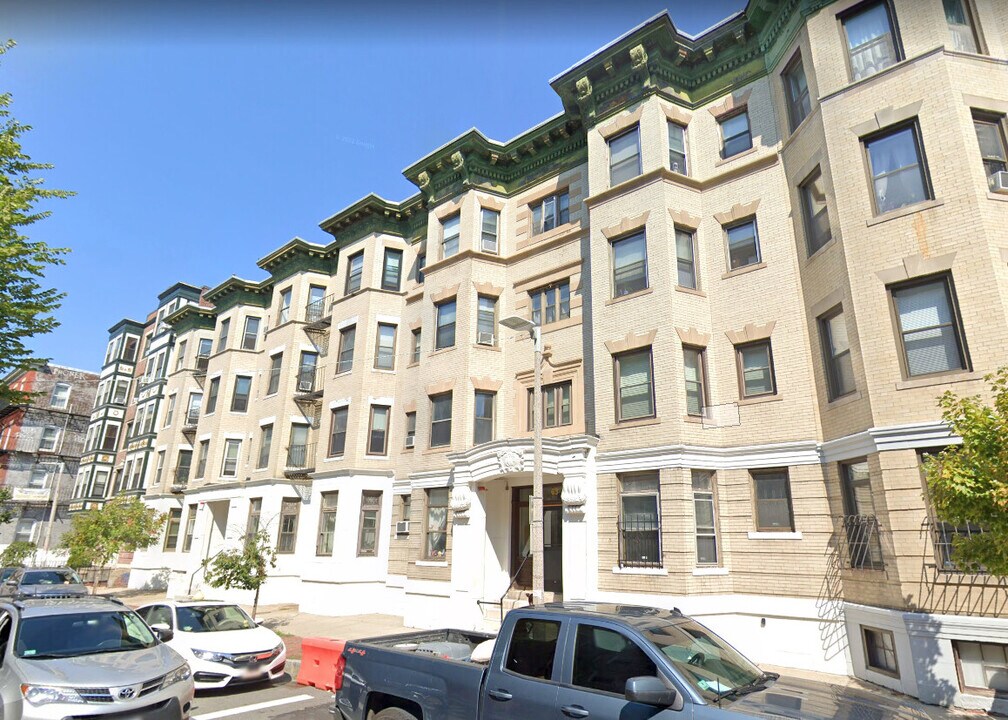 63 Burbank St, Unit 21 in Boston, MA - Foto de edificio