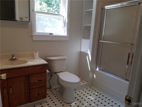 110 Fennell St-Unit -B in Skaneateles, NY - Building Photo - Building Photo