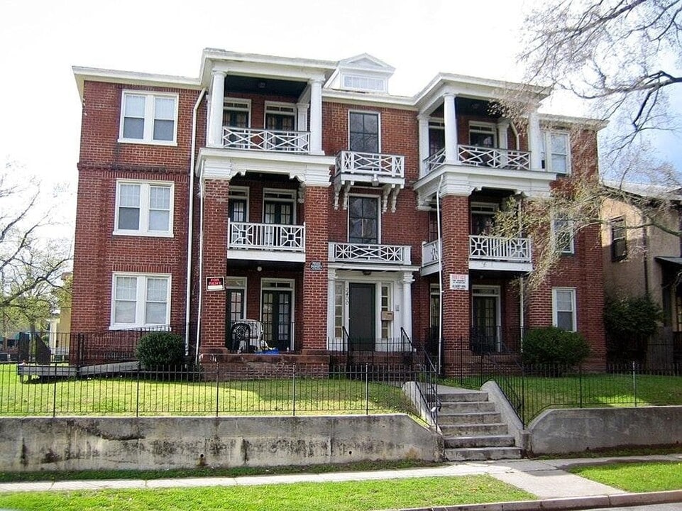 Renovated 2 Bedroom Apartment in Northside! in Richmond, VA - Foto de edificio