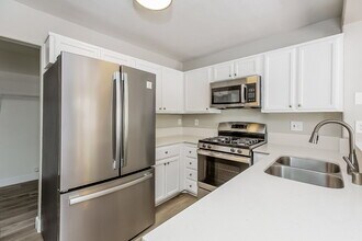 3468 Blue Heather Dr in Las Vegas, NV - Foto de edificio - Building Photo