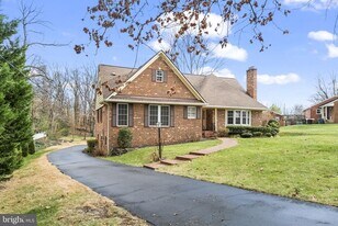 6321 Higham Dr in Alexandria, VA - Building Photo