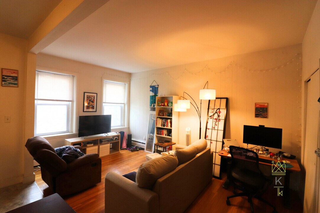 199 Winthrop Rd in Brookline, MA - Building Photo