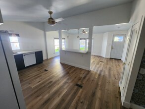 231 N John St in Pendleton, IN - Foto de edificio - Building Photo