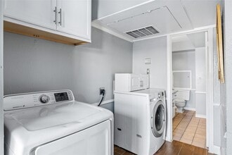 2574 Marilee Ln in Houston, TX - Building Photo - Building Photo