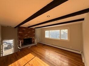 86 Gene St in East Haven, CT - Building Photo - Building Photo