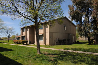 Olivehurst Apartments in Olivehurst, CA - Building Photo - Building Photo