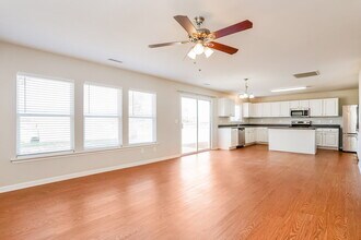 76 Averasboro Dr, Unit 197 in Clayton, NC - Building Photo - Building Photo