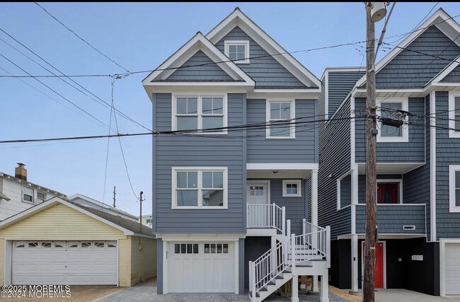 property at 215 Bay Terrace