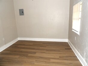 207 NW 4th St in Lawton, OK - Building Photo - Building Photo