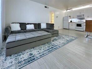 2201 NE 66th St in Fort Lauderdale, FL - Building Photo - Building Photo