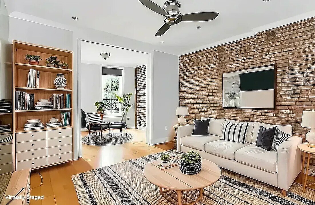 110 Bedford St in New York, NY - Building Photo