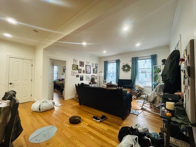 20 Armstrong St, Unit 1 in Boston, MA - Foto de edificio - Building Photo