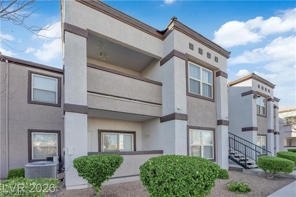 7255 W Sunset Rd in Las Vegas, NV - Building Photo