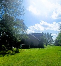 280 County Road 4316 N in De Kalb, TX - Foto de edificio - Building Photo