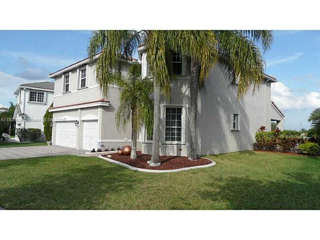 2101 SW 176th Ave in Miramar, FL - Building Photo - Building Photo