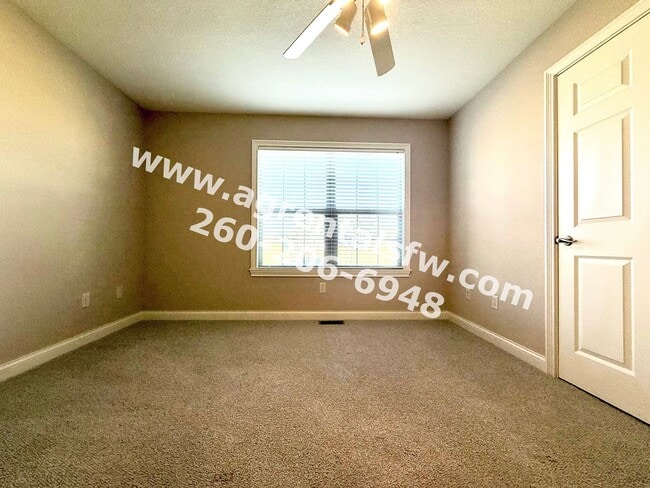 8819 Strathmore Ln in Fort Wayne, IN - Building Photo - Building Photo