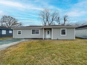 1122 N Natchez Dr in Texas City, TX - Building Photo - Building Photo