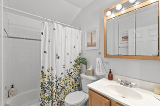 2016 W Wabansia Ave, Unit CH in Chicago, IL - Building Photo - Building Photo
