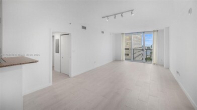 325 S Biscayne Blvd, Unit 4314 in Miami, FL - Building Photo - Building Photo