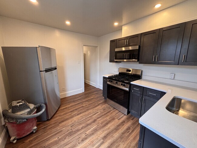 1028 W King St in West York, PA - Building Photo - Building Photo