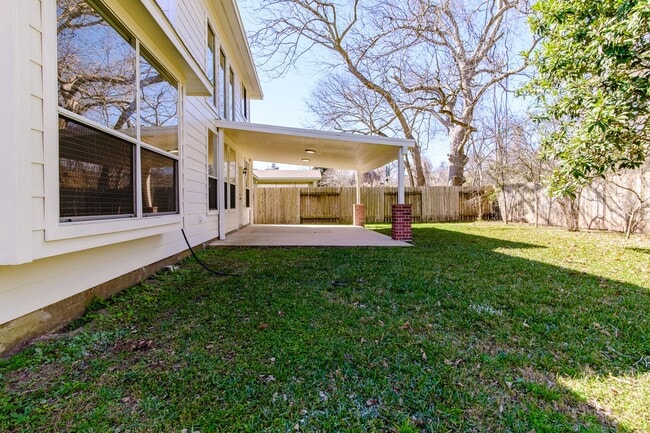 property at 2918 Five Oaks Dr