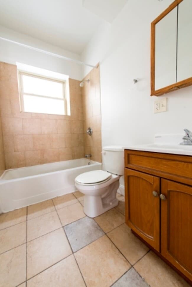 7241-49 S Phillips Ave Chicago, IL 60649 in Chicago, IL - Foto de edificio - Building Photo