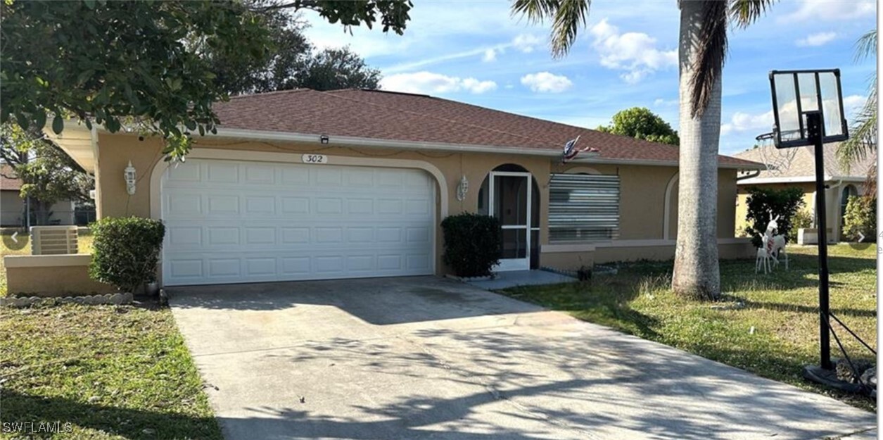 302 SE 1st Pl in Cape Coral, FL - Building Photo