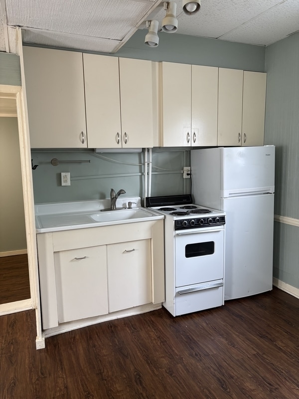 5937 Holmes St in Kansas City, MO - Building Photo - Building Photo